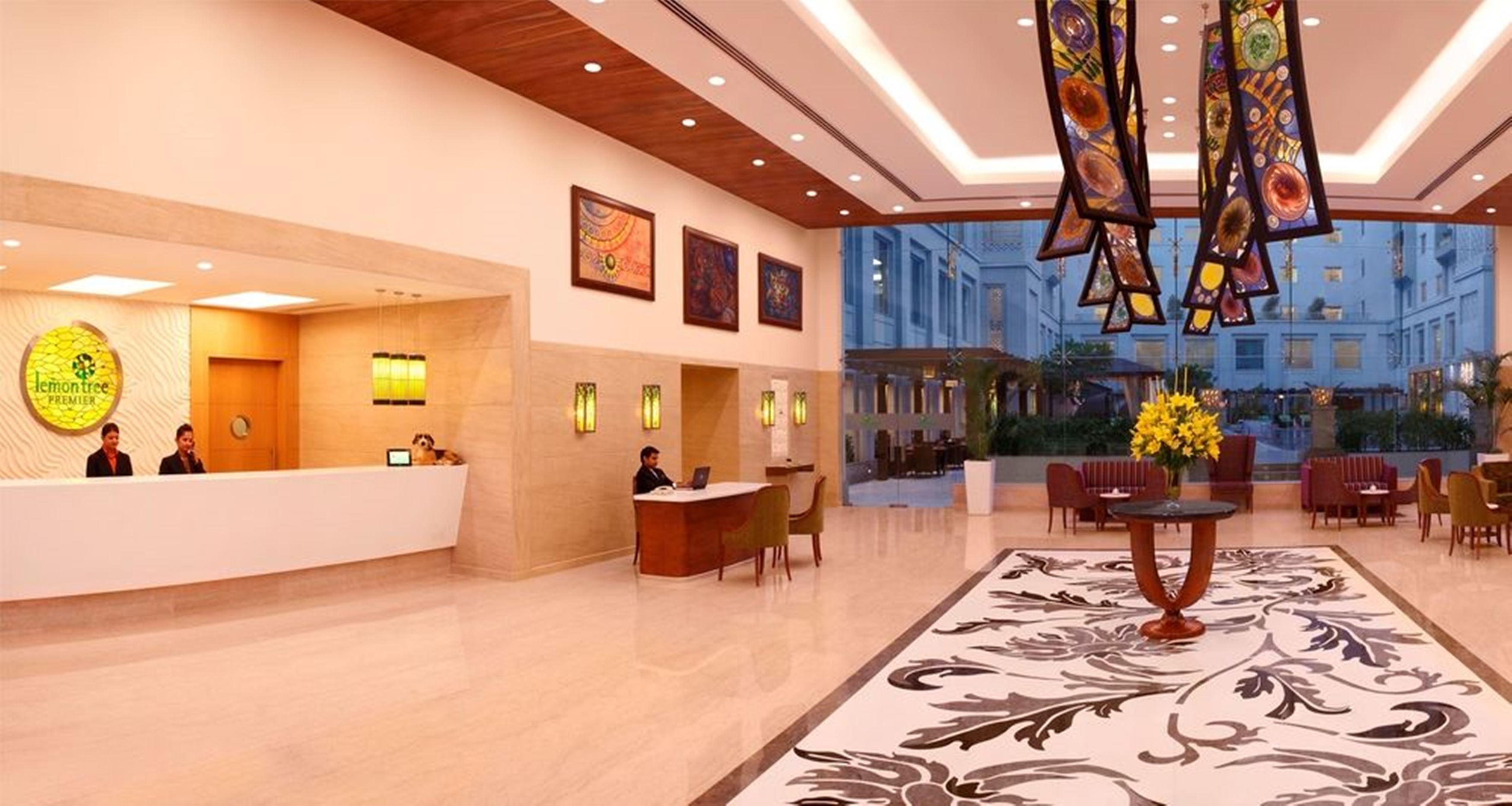 Отель Lemon Tree Premier, Delhi Airport Нью-Дели Экстерьер фото
